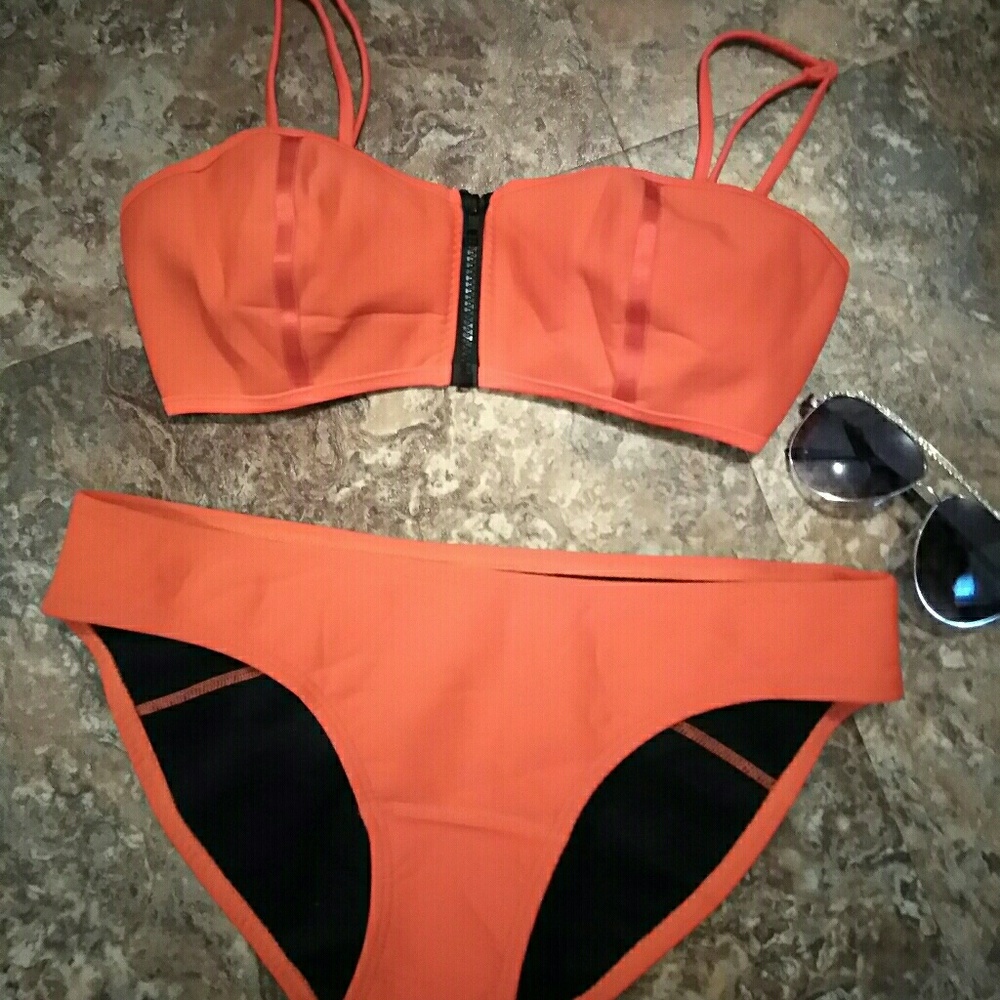 2 piece bathing suit 🏵
